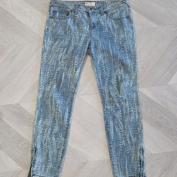 FREE PEOPLE 27 Ankle Zip Feathers Print Skinny Jean Size 29 - Picture 4 of 9